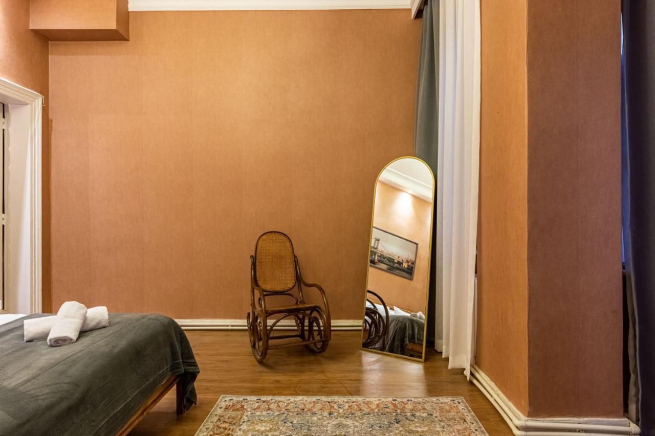 Historical Flat With A Lovely Sea View In Beyoglu Istanbul Ngoại thất bức ảnh