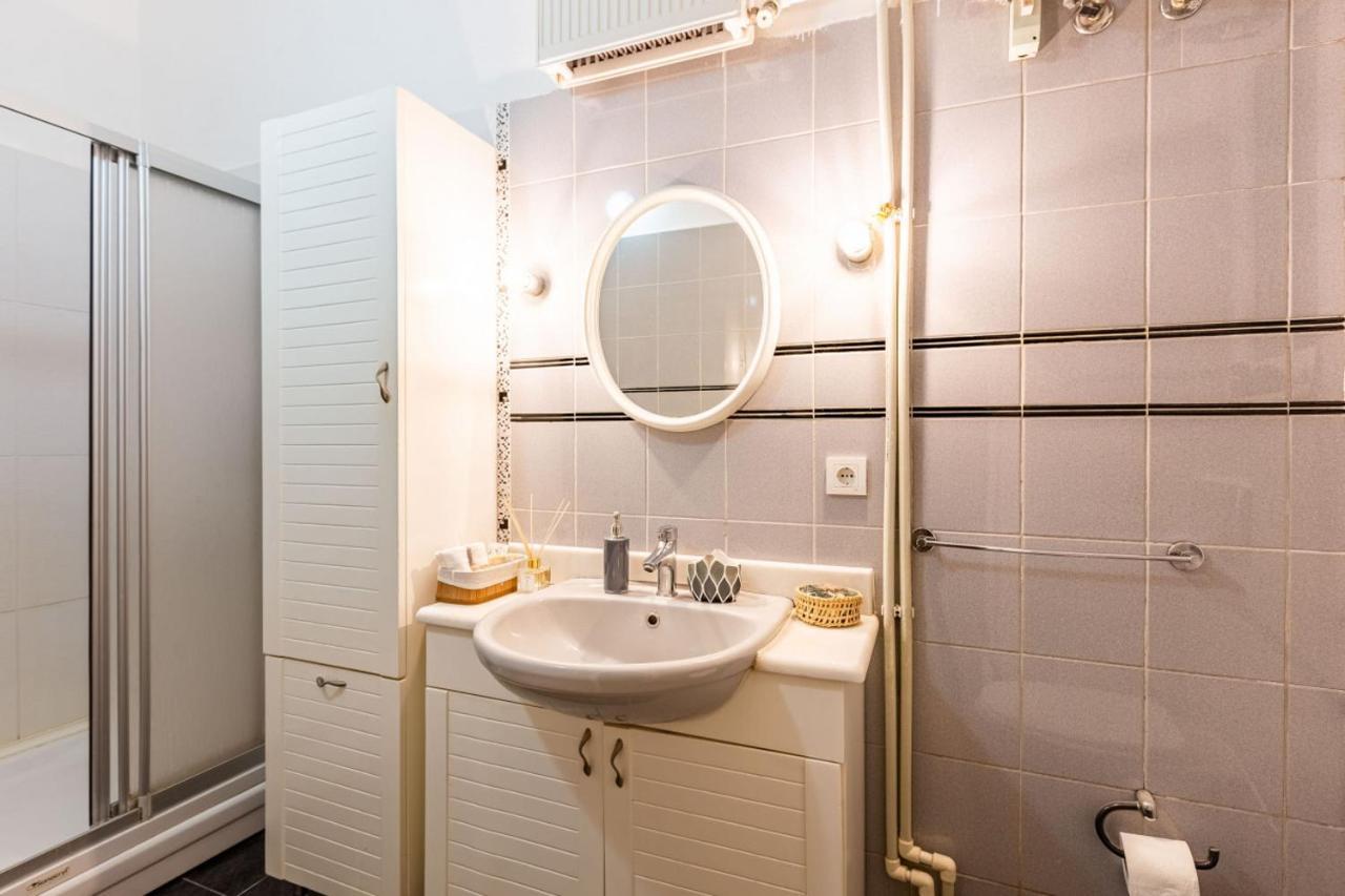 Historical Flat With A Lovely Sea View In Beyoglu Istanbul Ngoại thất bức ảnh