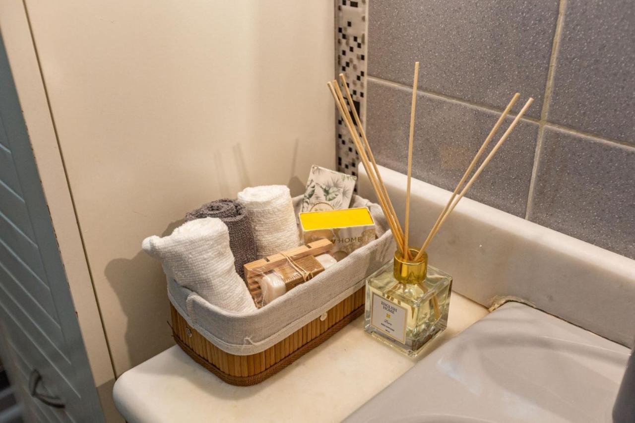 Historical Flat With A Lovely Sea View In Beyoglu Istanbul Ngoại thất bức ảnh