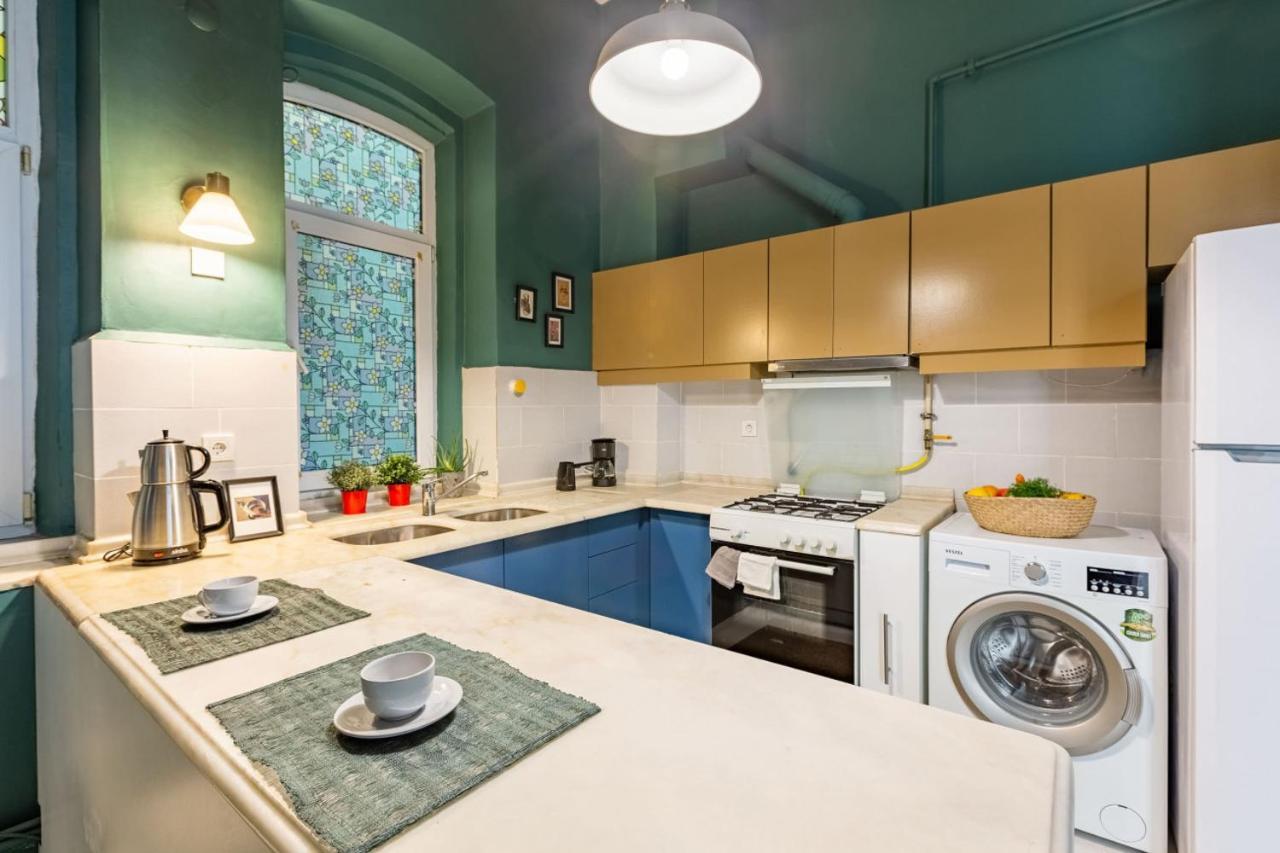 Historical Flat With A Lovely Sea View In Beyoglu Istanbul Ngoại thất bức ảnh